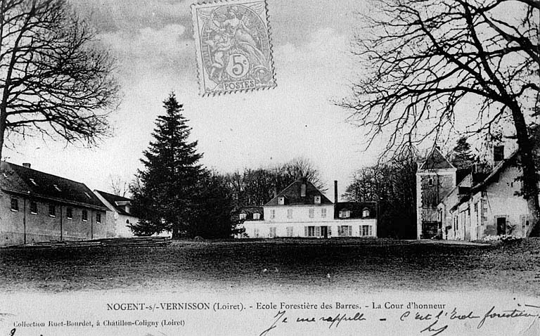 Château (A) et communs (B, C, et D) circa 1910 (carte postale ancienne).