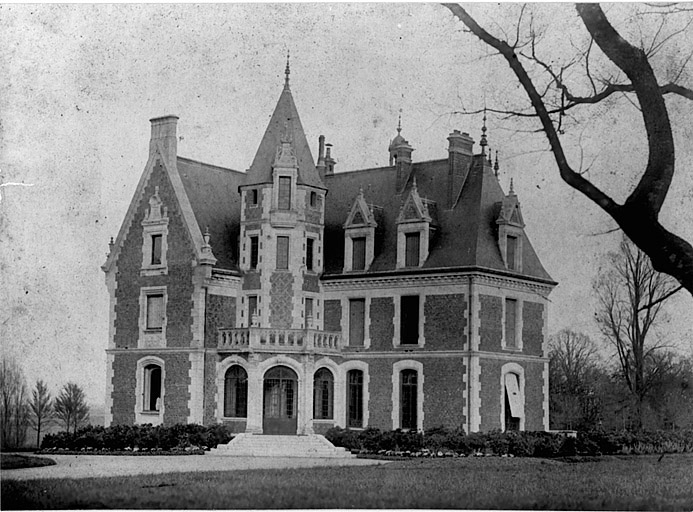 Château : vue prise du nord ouest en 1893-1894.