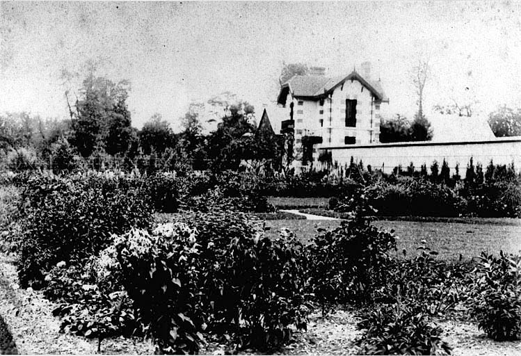 Maison de jardinier (1) : vue du nord ouest, vers 1910.