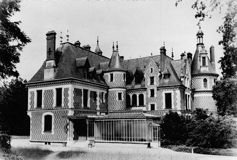 Château : vue prise du sud.