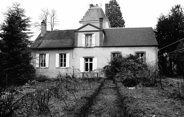 Ancien communs : pavillon de l'horloge (B), façade postérieure.