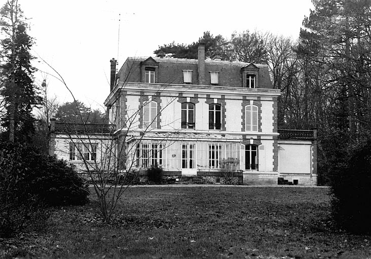 Pavillon Lorentz (J) : vue de volume de la façade postérieure.