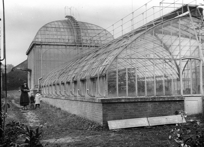 Maison de jardinier (1) : serre, vue du nord est, vers 1940.