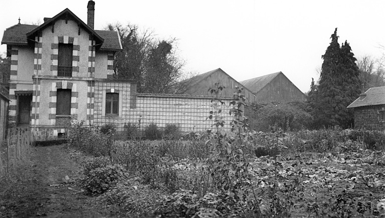 Maison de jardinier (1) : vue du nord ouest, vers 1940.