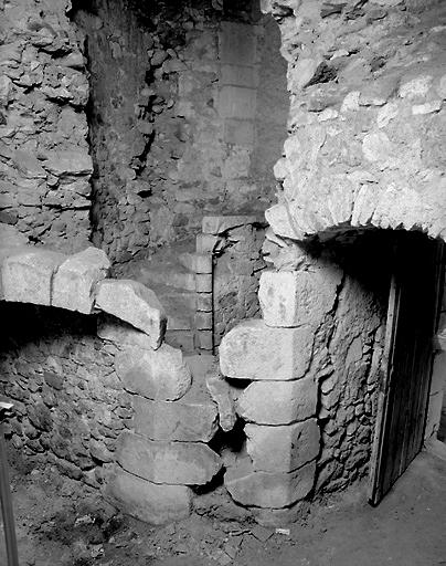 Tour d'enceinte, cage d'escalier.