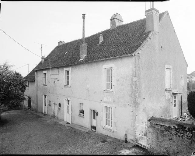 Vue de volume prise de la cour.