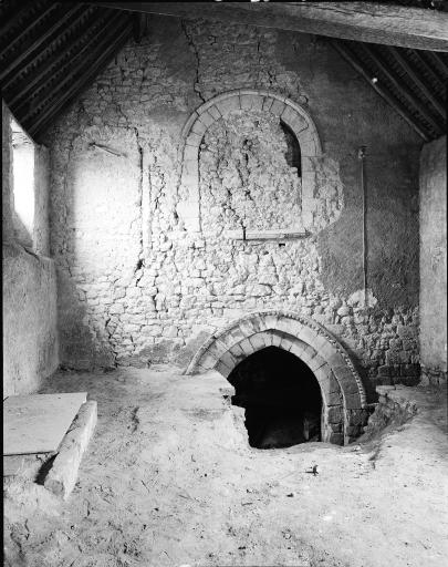 Donjon ouest, façade ouest pendant les travaux.