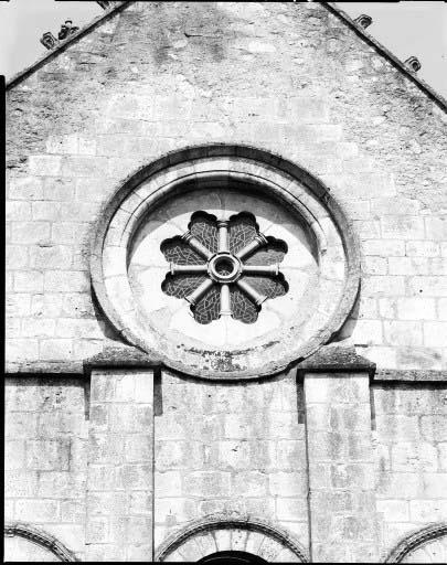 Eglise, rose du choeur.