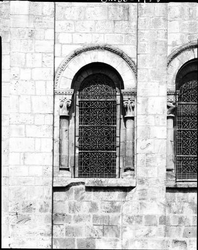 Eglise, fenêtre sud du choeur.