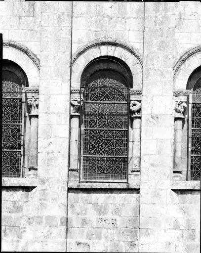 Eglise, fenêtre centrale du choeur.