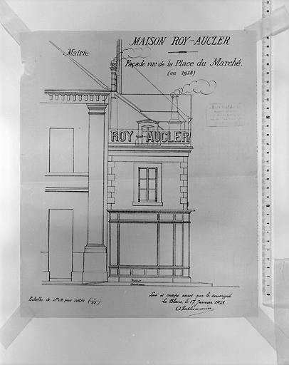 Maison contigüe à la mairie : façade sur la place en 1913, par C. Berthommier le 17 janvier 1913.