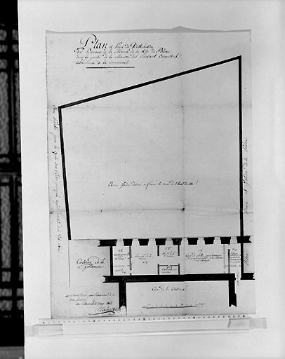 Plan et projet de distribution des bureaux de la mairie de la ville du Blanc dans la partie de la maison des cidevant Augustins abandonnée à la commune, par P. Rabault, le 3 mai 1813.