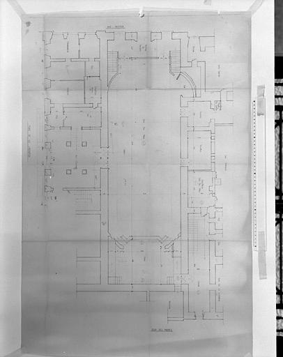 Plan de la salle de spectacle aménagée dans l'ancienne église, vers 1950.