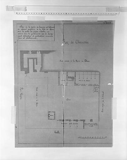 Projet d'établissement d'une caserne de gendarmerie : plan du rez-de-chaussée par P. Rabault le 6 août 1811 (copie).