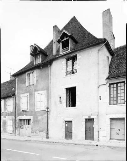 Maison, 16 et 18 quai Aubépin. Le 16 correspond à l'hôtel Bichier, 4 Grande rue (voir dossier).