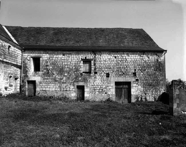 Les communs, aile en retour d'équerre : façade sur cour.