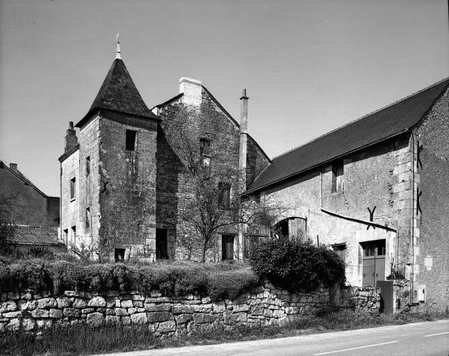 Manoir de la Beaumonnerie : vue au sud.