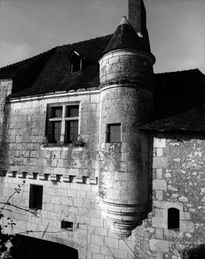 Façade orientale sur le chemin, détail : l'échauguette.