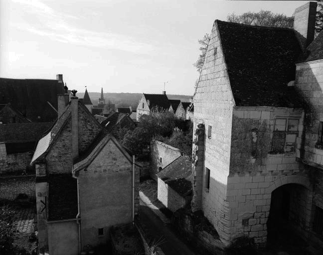 Porte Bigot : arrachement du mur d'enceinte du bourg près de l'entrée nord.