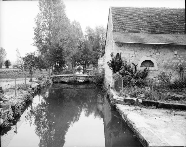 Pont franchisant la Manse.