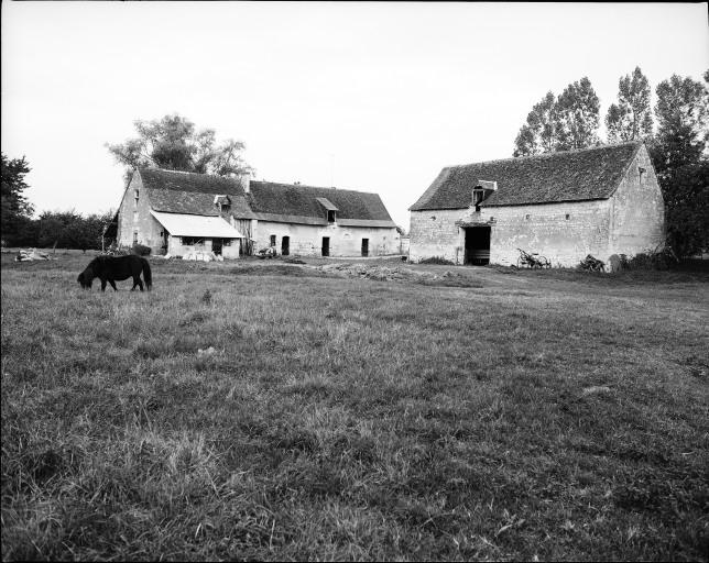 Logis-étable et grange.