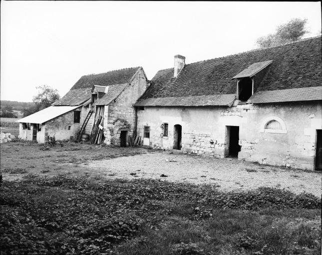Logis et étables.