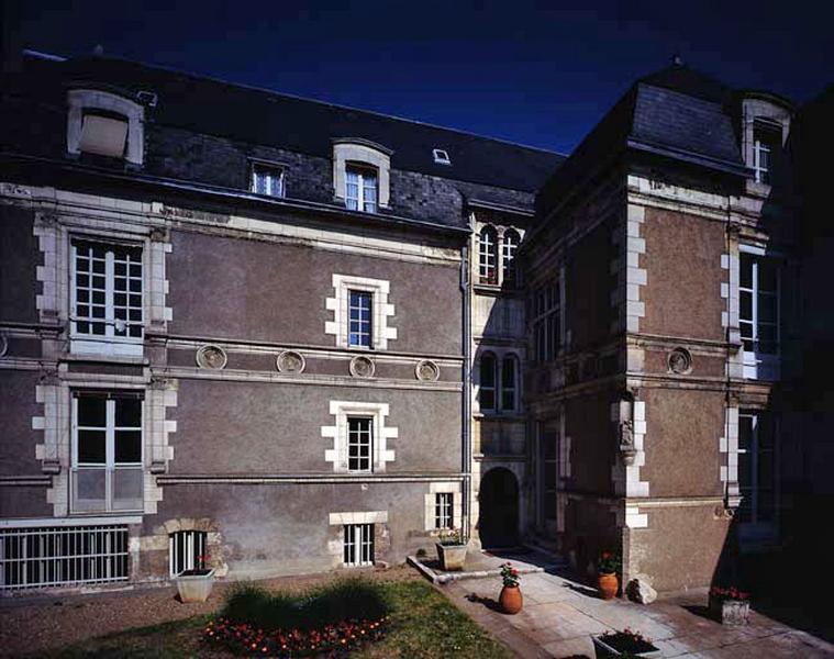 Bâtiment ouest, façade est.