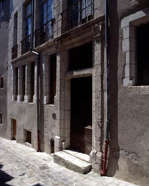 Façade sud : porte du rez-de-chaussée. Détail : vantail.