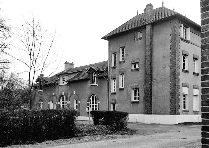 Communs : vue prise du nord.