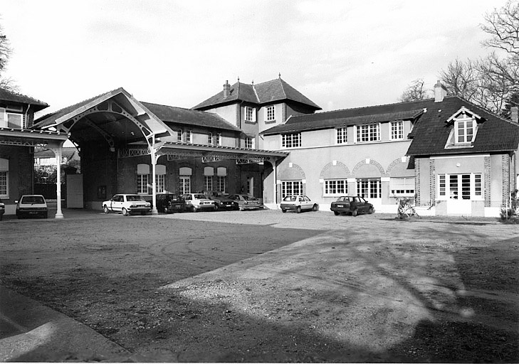 Communs : cour intérieure, vue prise du sud est.