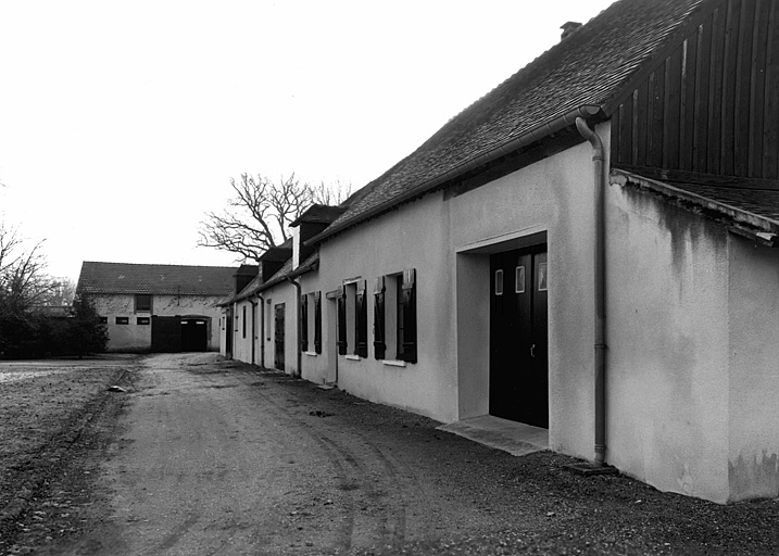 Ferme de la Métairie : écuries et étables.