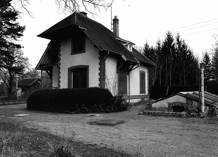 Maison de jardinier (B) : vue arrière prise de l'ouest.