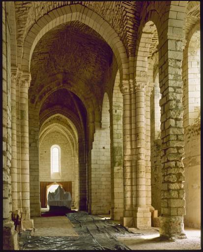 Vue de la nef depuis le choeur.