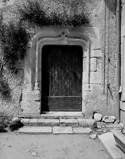 Bâtiments conventuels, porte de la tour d'escalier.