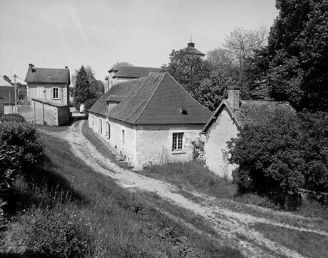 Bâtiments annexes au sud-ouest du prieuré.