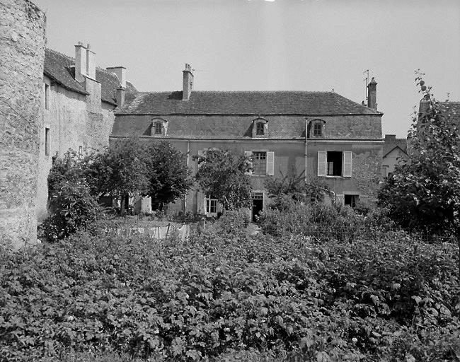 Façade sur jardin.