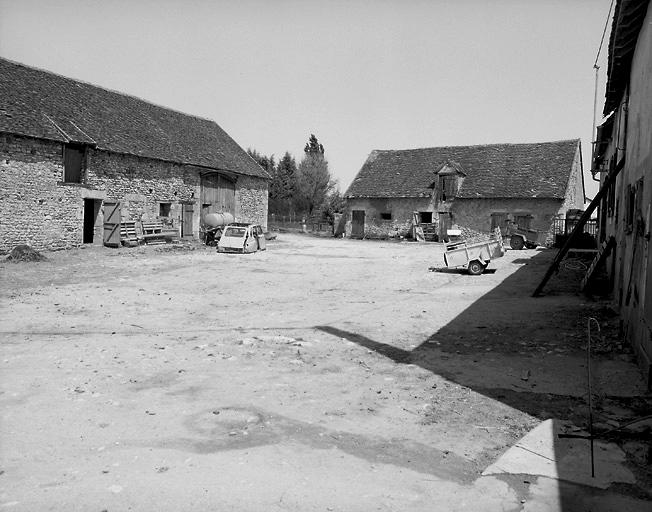 Portail, détail du piédroit droit.