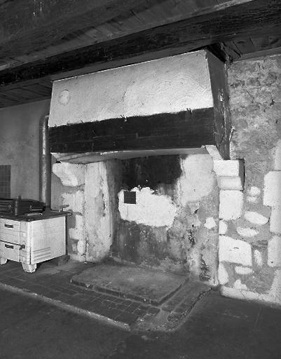 Logis, cheminée de la cuisine.