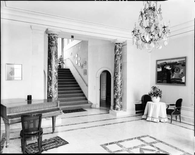 Vestibule.