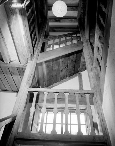 Vue plafonnante de l'escalier.