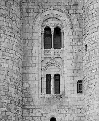 Façade est du donjon, détail.