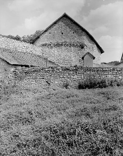 Vestiges du mur d'enceinte côté ouest.