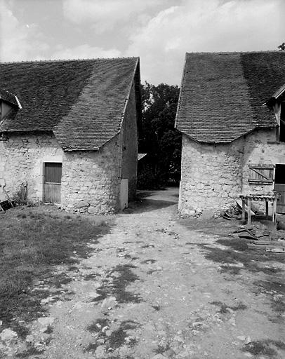 Vestiges de l'ouvrage d'entrée.