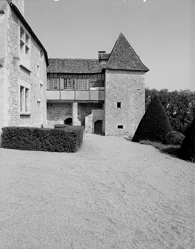 Logis, partie est vue du sud.