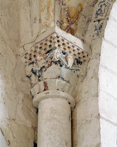 Croisée du transept, pile nord-est, détail : chapiteau polychrome.