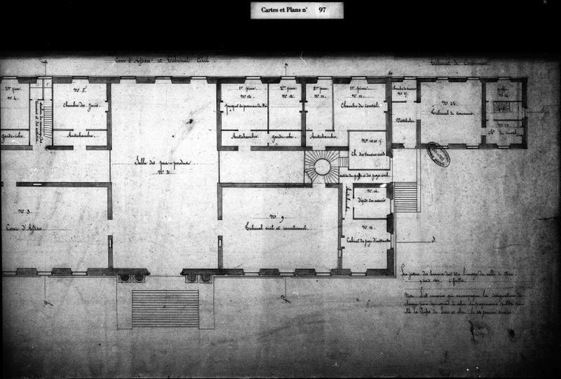 Plan du rez-de-chaussée : partie centrale et aile droite (projet non réalisé).