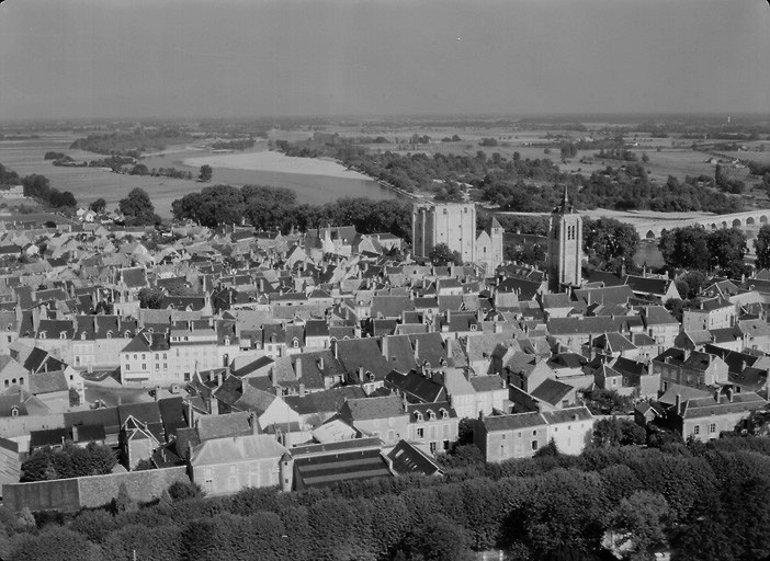 Vue aérienne de la ville prise vers l'est en 1962.