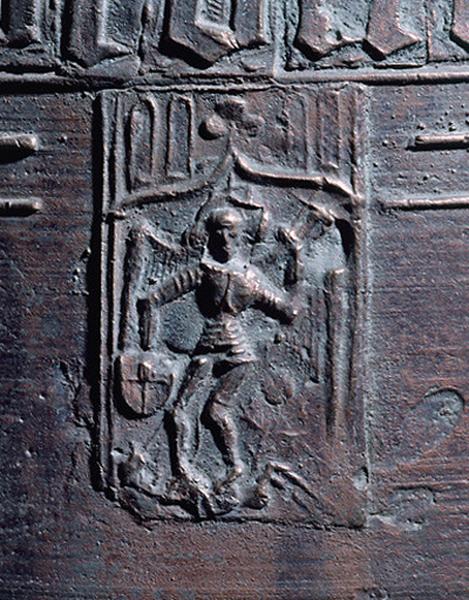 Décor en bas-relief représentant une scène biblique de Saint-Georges au combat.