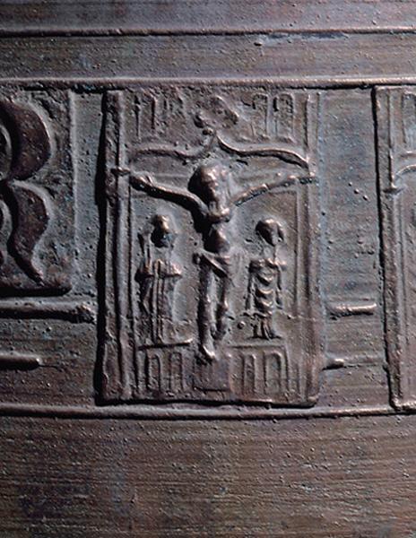 Décor en bas-relief représentant une figure biblique d'un Calvaire.
