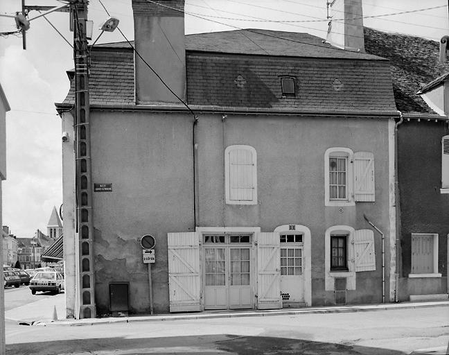 Maison à l'angle place de la Libération et rue Sainte Catherine. Façade sur la rue Sainte-Catherine.